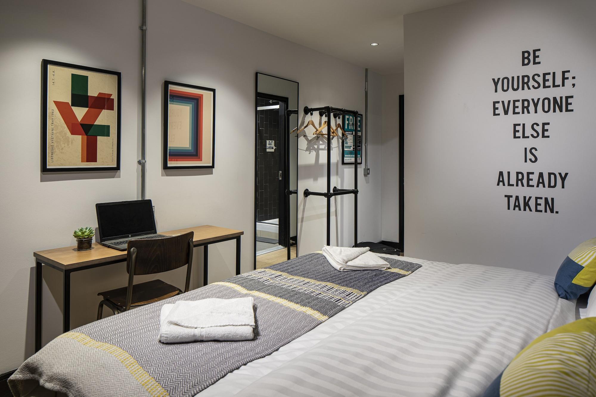 Latroupe Jacobs Hostal *